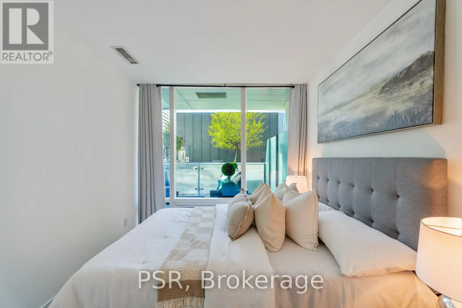 303 - 1 BLOOR STREET E