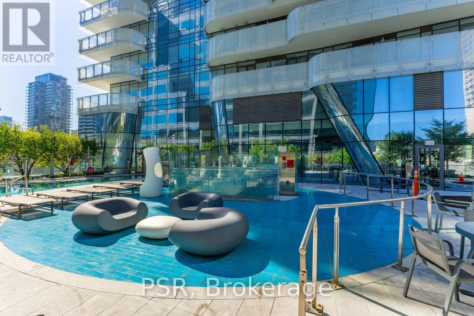 303 - 1 BLOOR STREET E