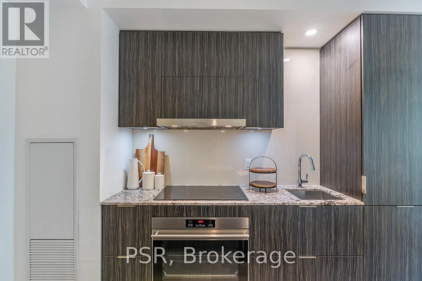 303 - 1 BLOOR STREET E