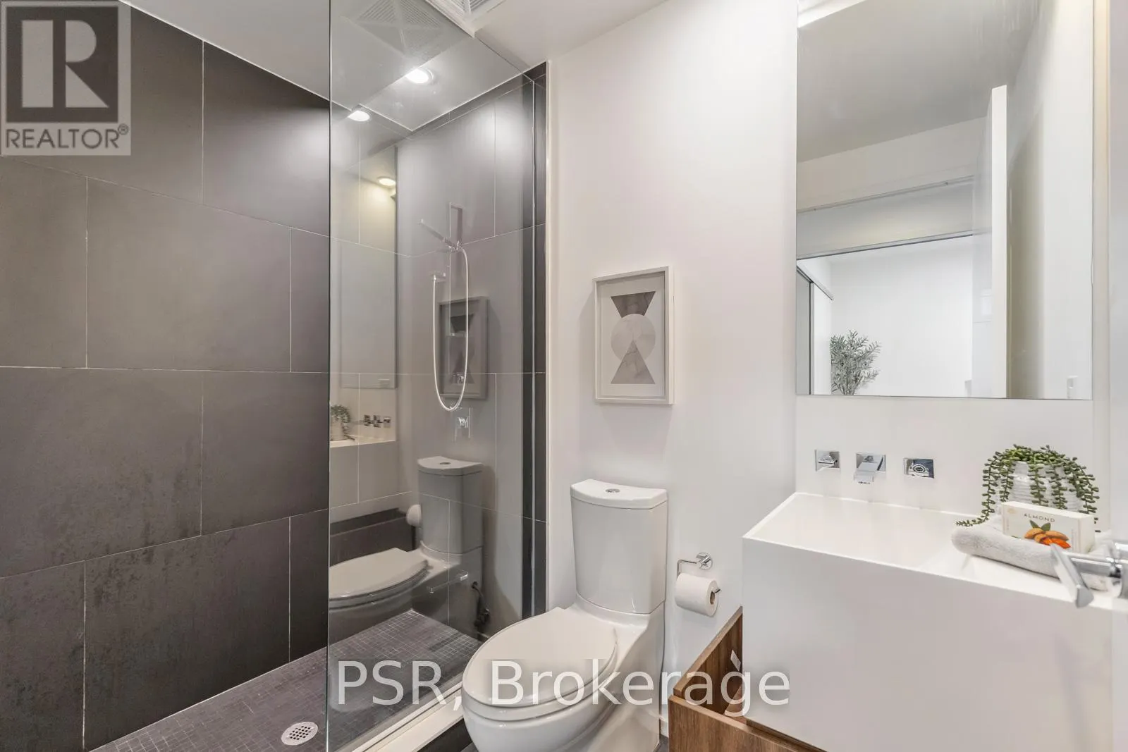 303 - 1 BLOOR STREET E