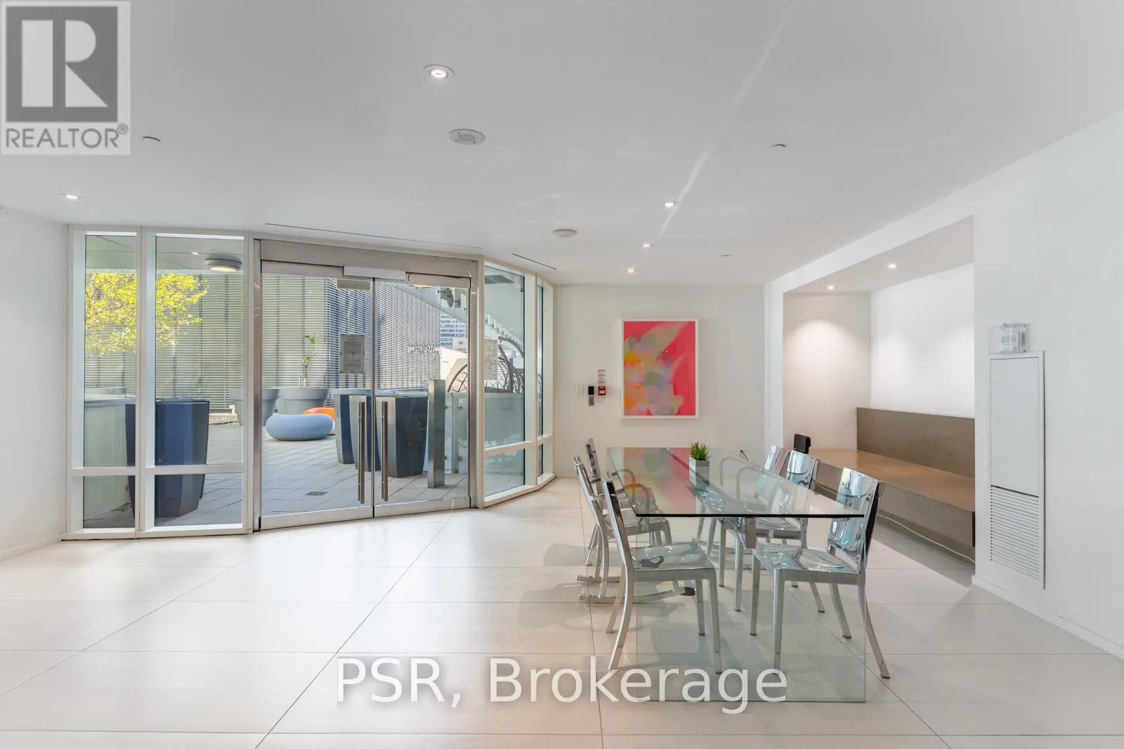 303 - 1 BLOOR STREET E