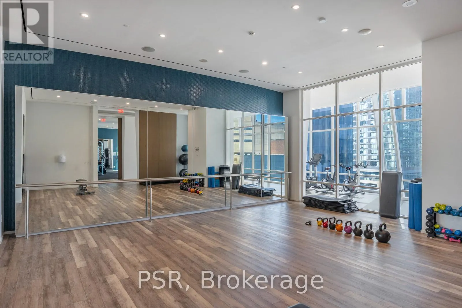 303 - 1 BLOOR STREET E