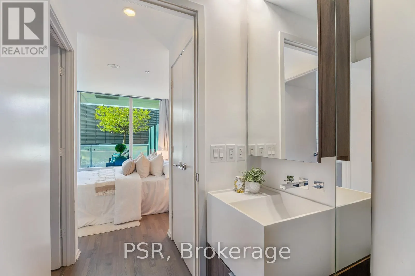 303 - 1 BLOOR STREET E