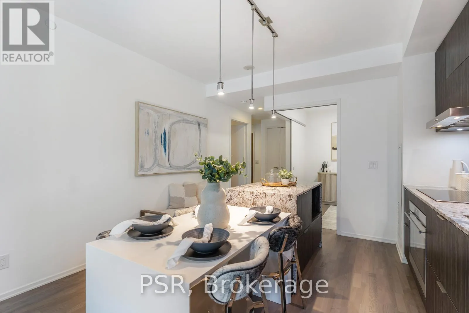 303 - 1 BLOOR STREET E