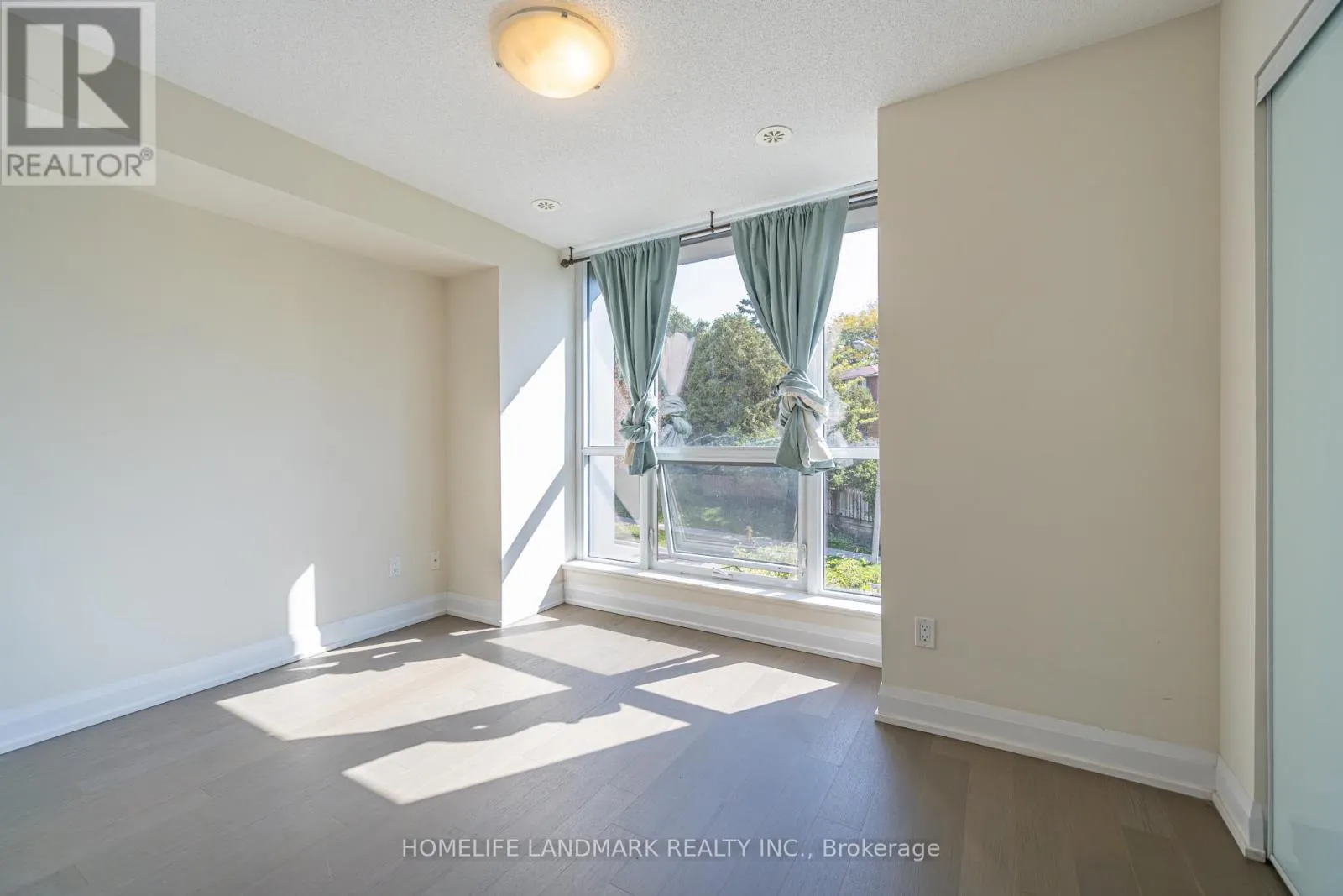 TH12 - 18 GRAYDON HALL DRIVE