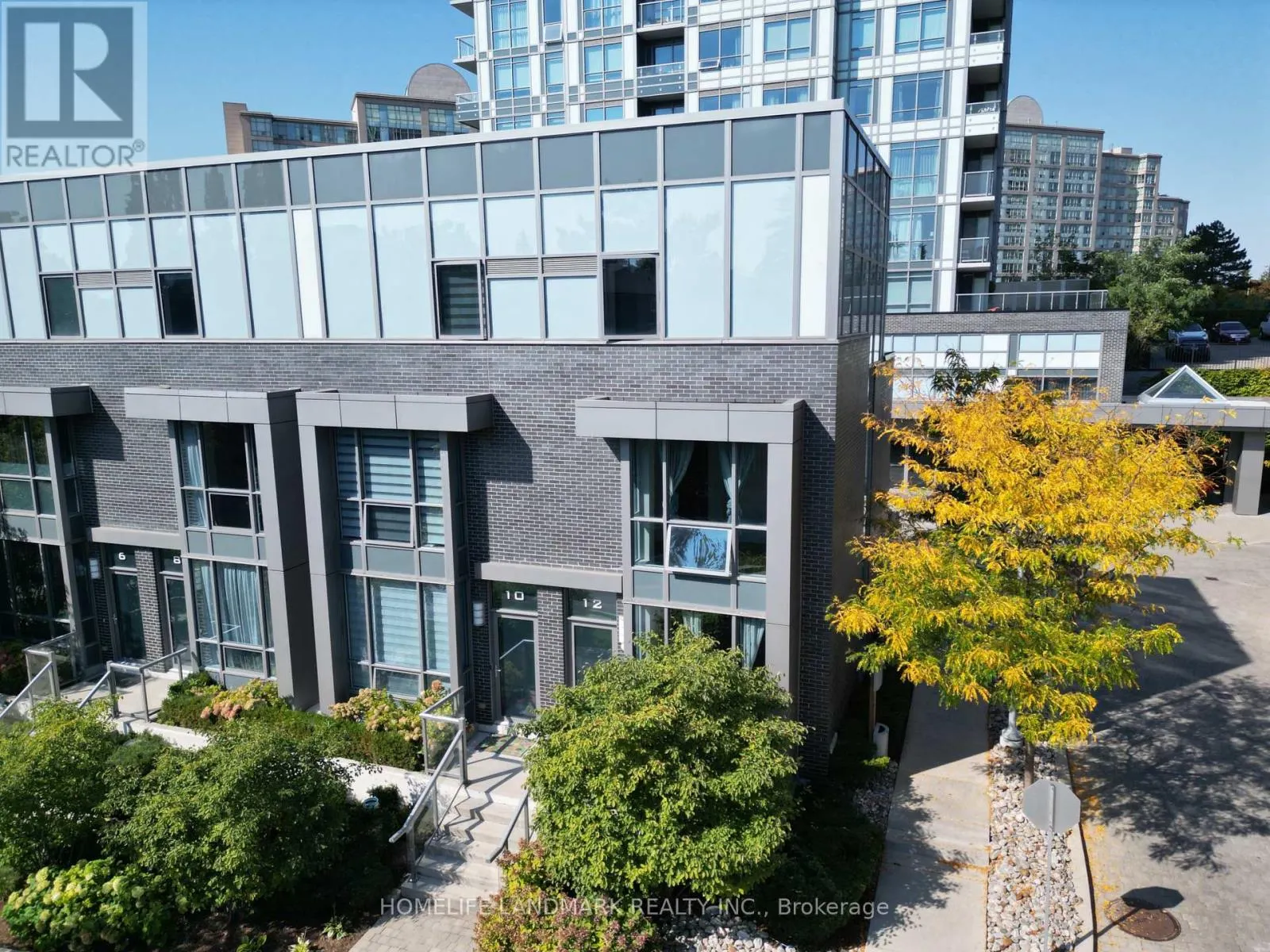 TH12 - 18 GRAYDON HALL DRIVE