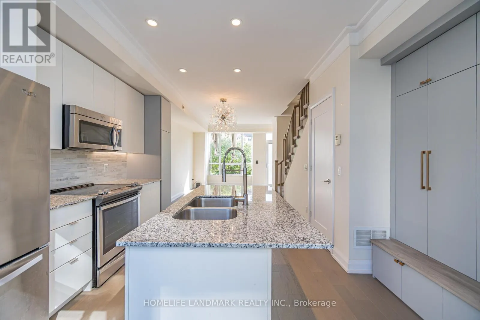 TH12 - 18 GRAYDON HALL DRIVE