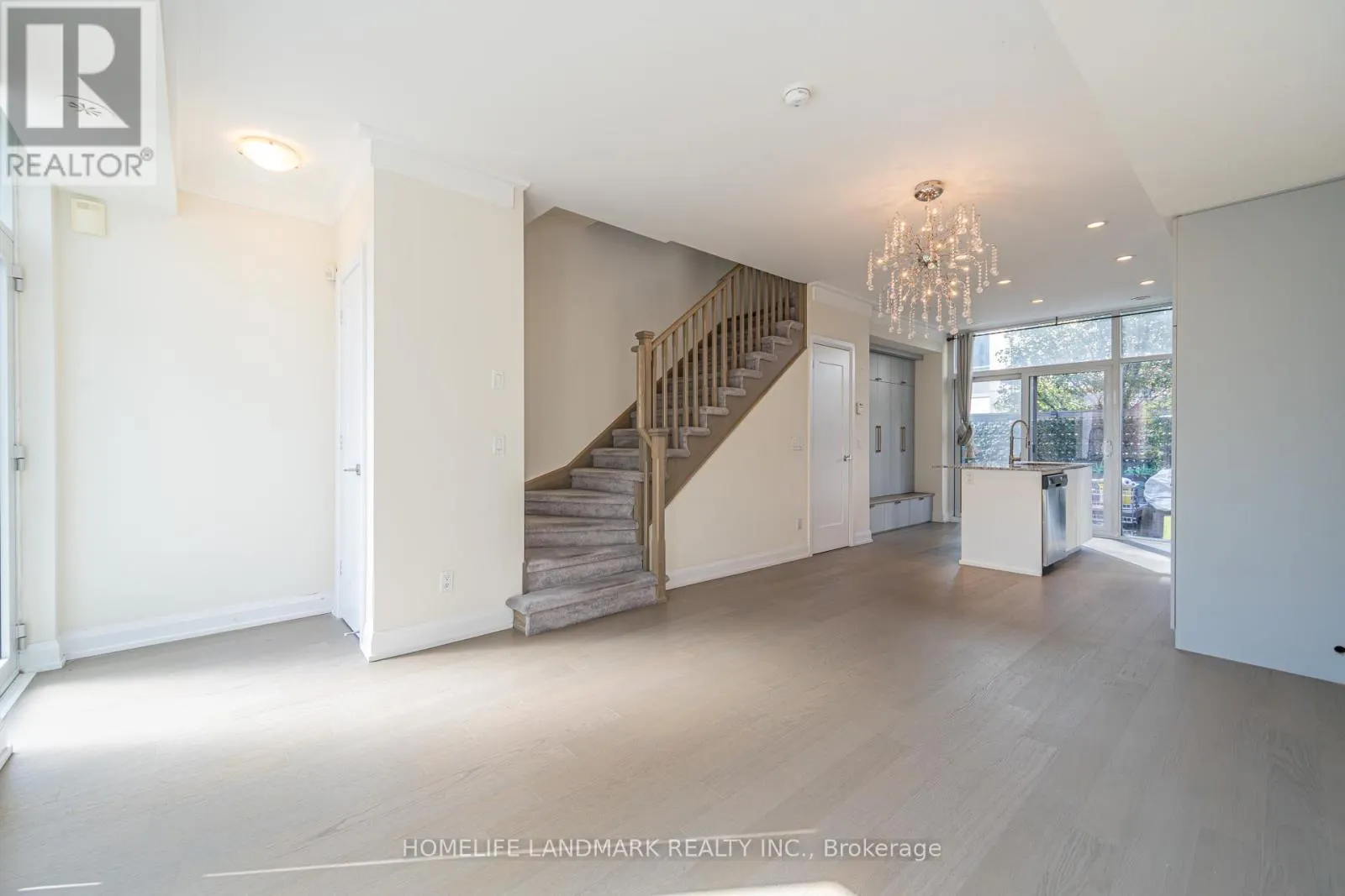 TH12 - 18 GRAYDON HALL DRIVE