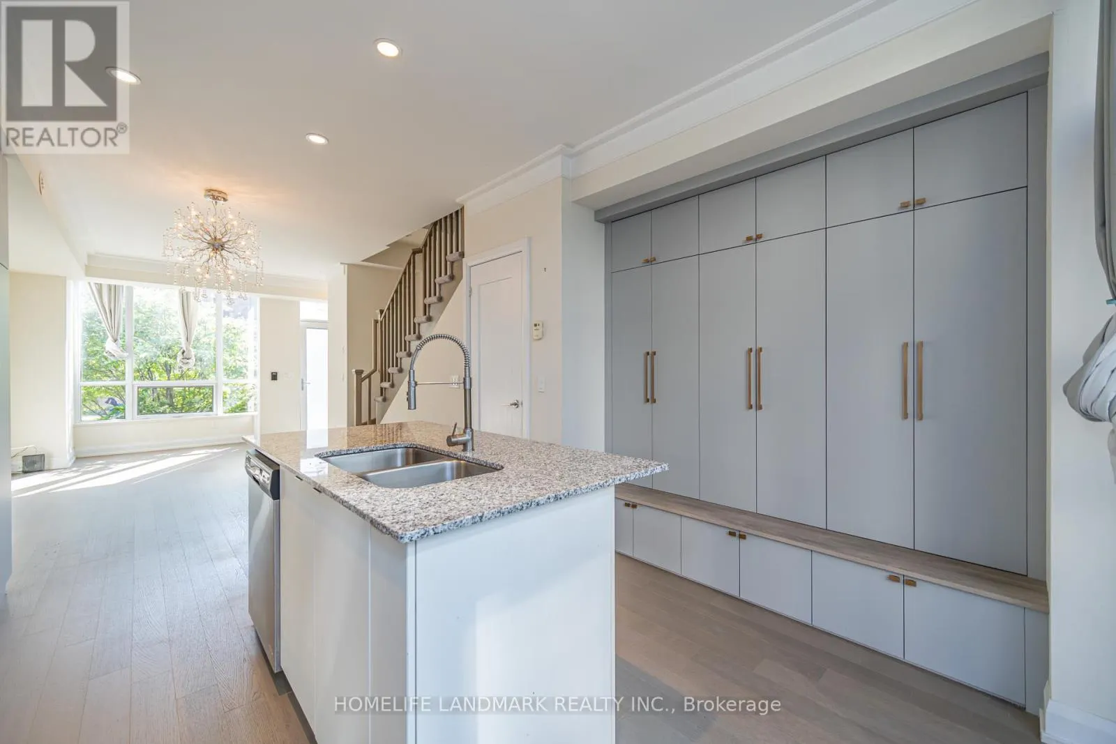 TH12 - 18 GRAYDON HALL DRIVE