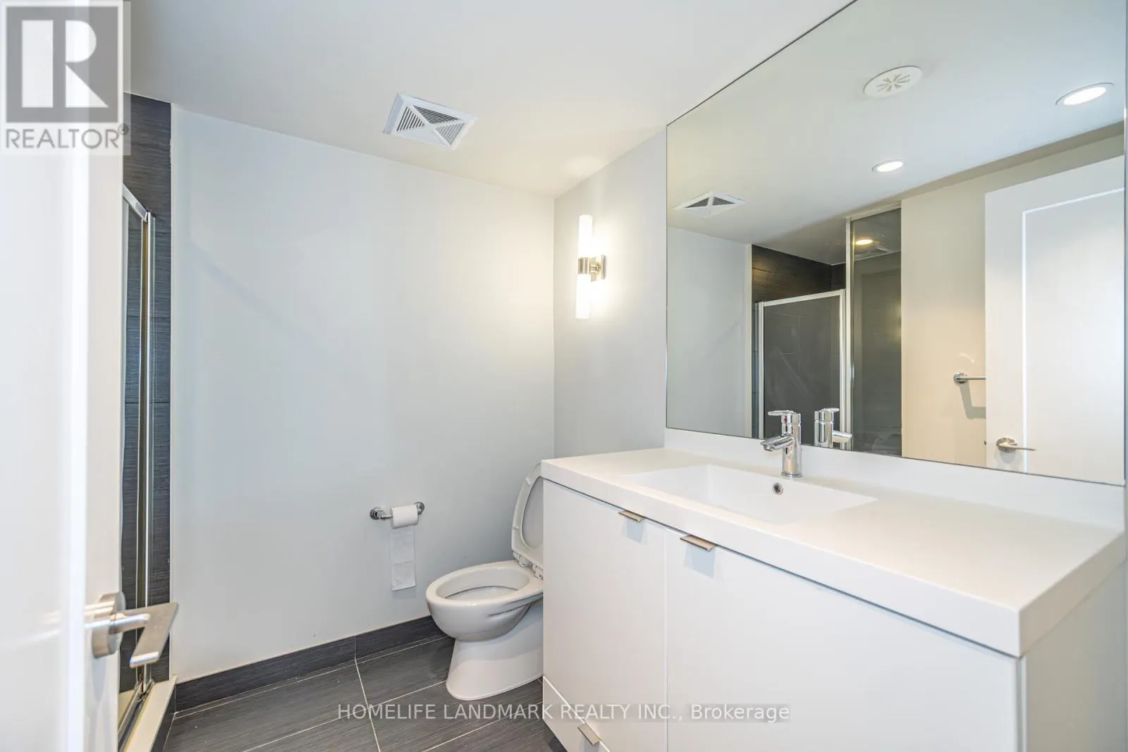 TH12 - 18 GRAYDON HALL DRIVE