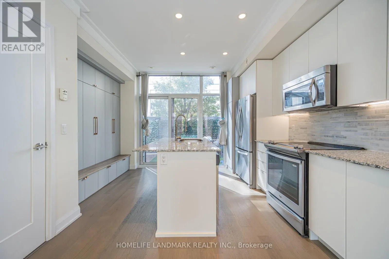 TH12 - 18 GRAYDON HALL DRIVE
