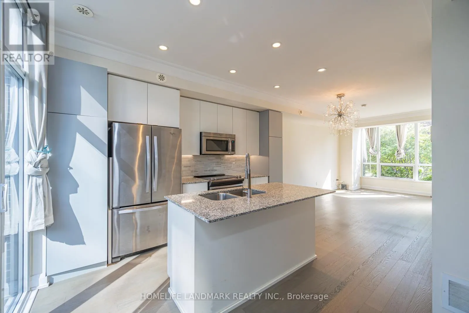 TH12 - 18 GRAYDON HALL DRIVE