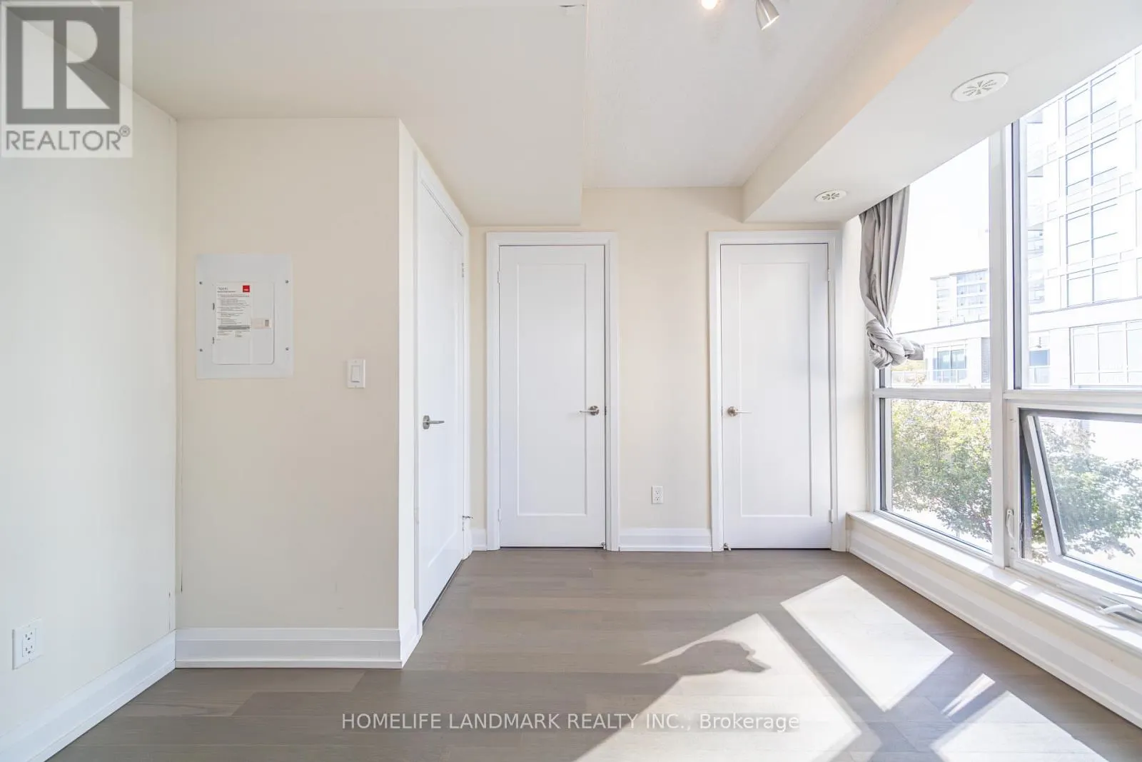TH12 - 18 GRAYDON HALL DRIVE