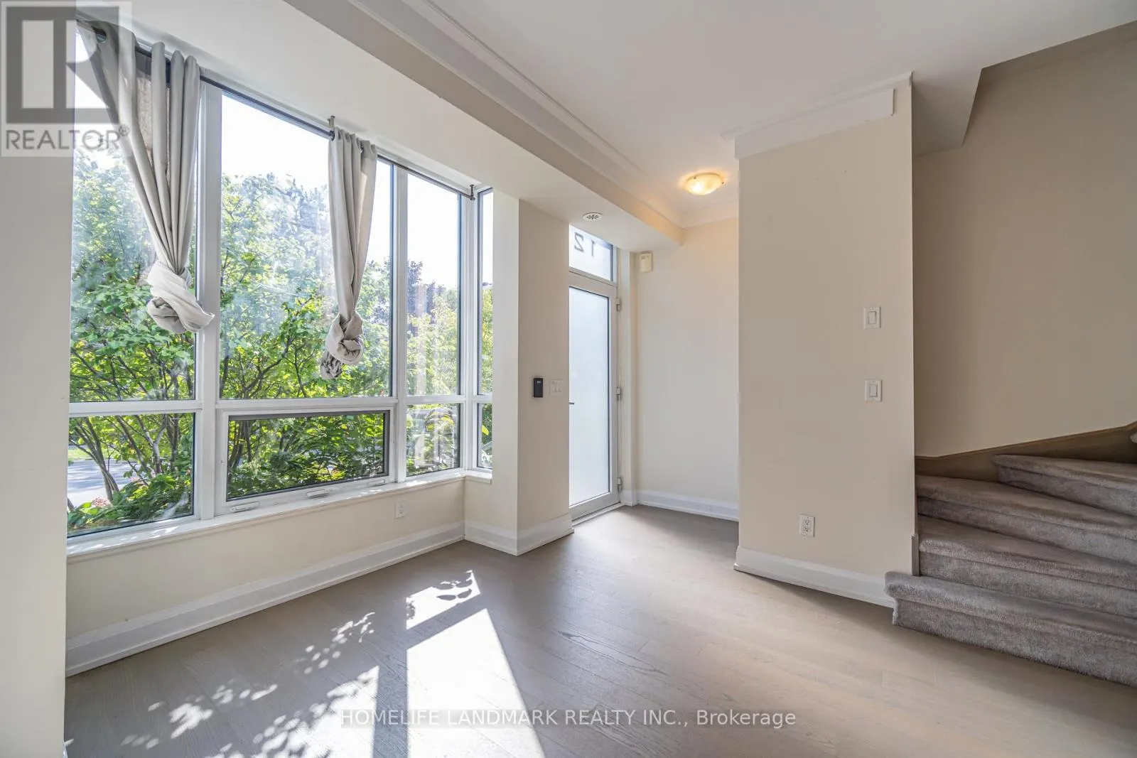 TH12 - 18 GRAYDON HALL DRIVE
