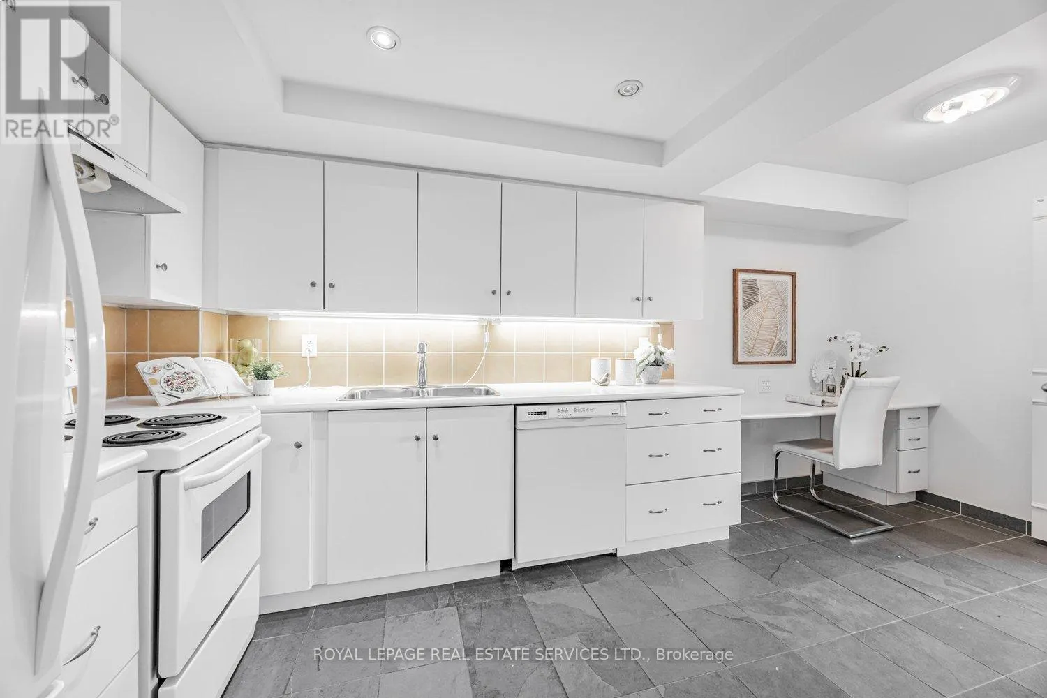 501 - 900 YONGE STREET