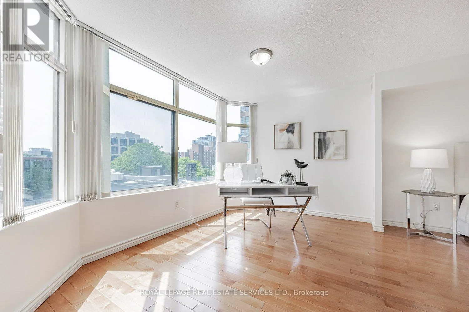 501 - 900 YONGE STREET