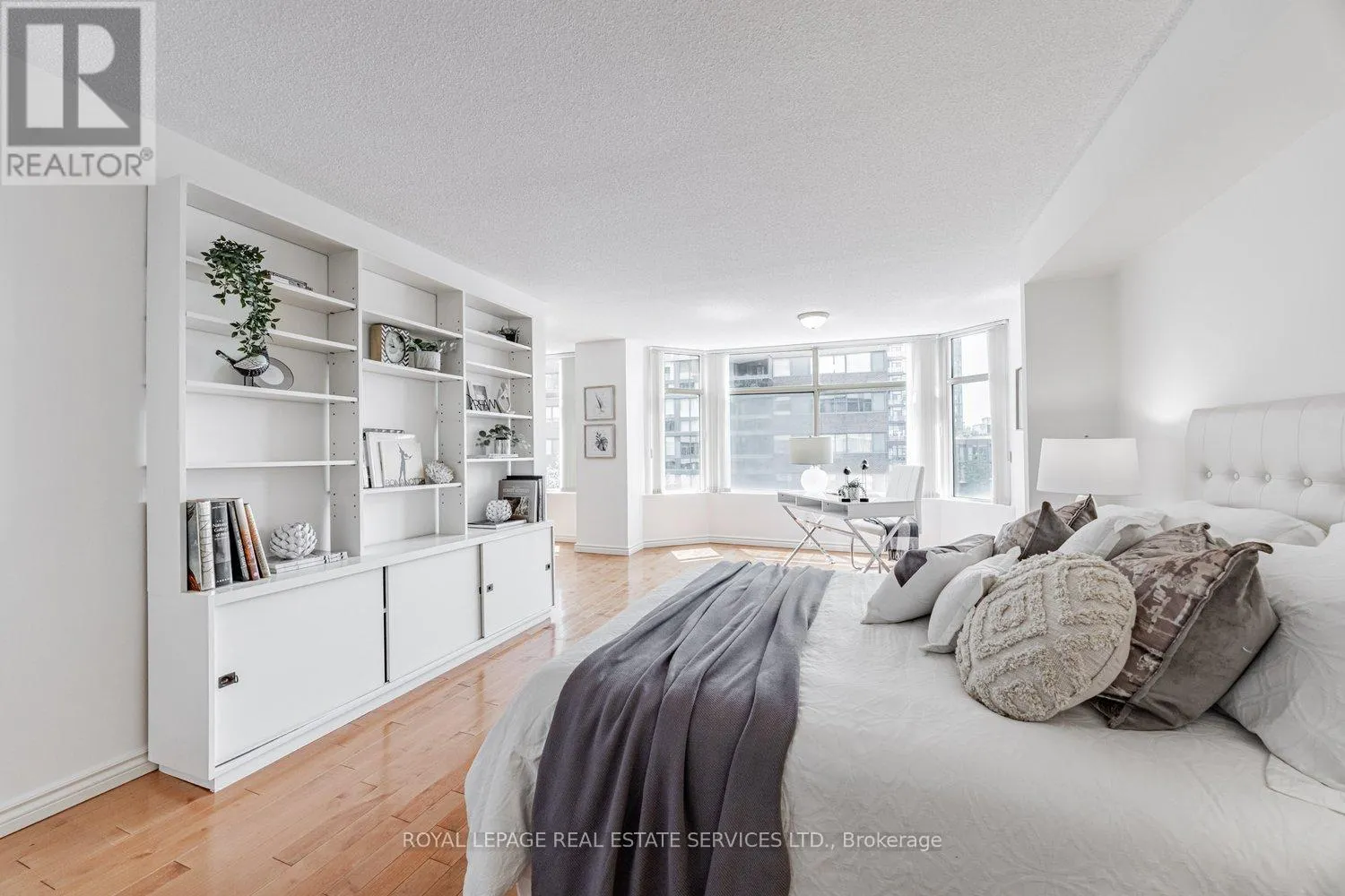 501 - 900 YONGE STREET
