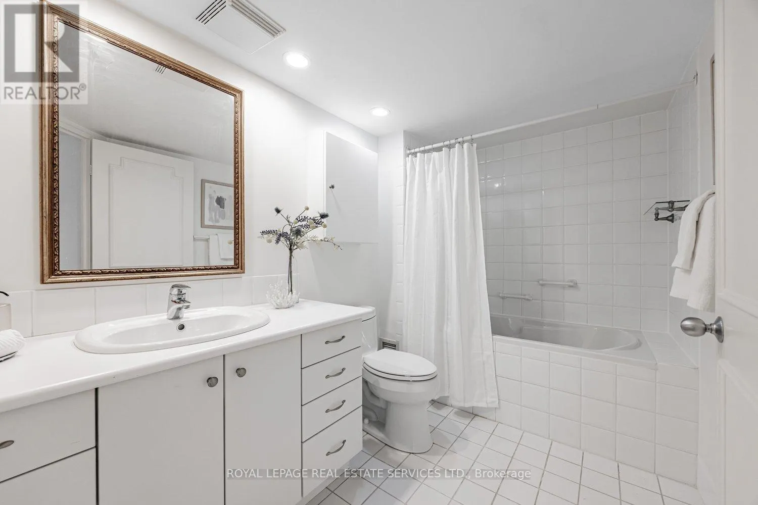 501 - 900 YONGE STREET