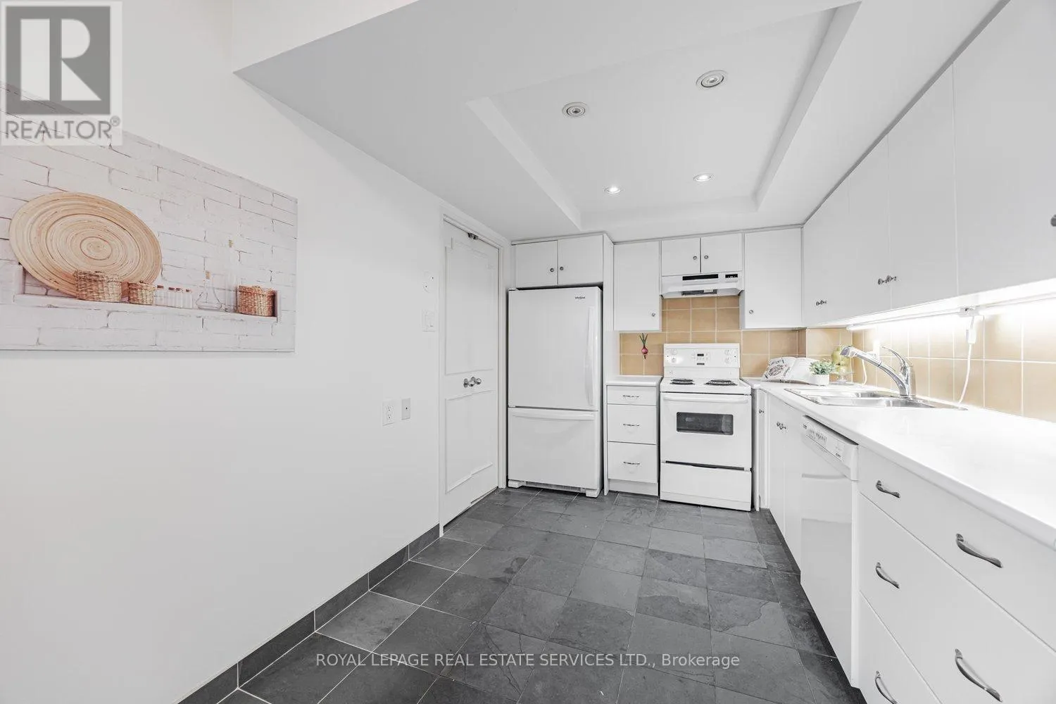 501 - 900 YONGE STREET