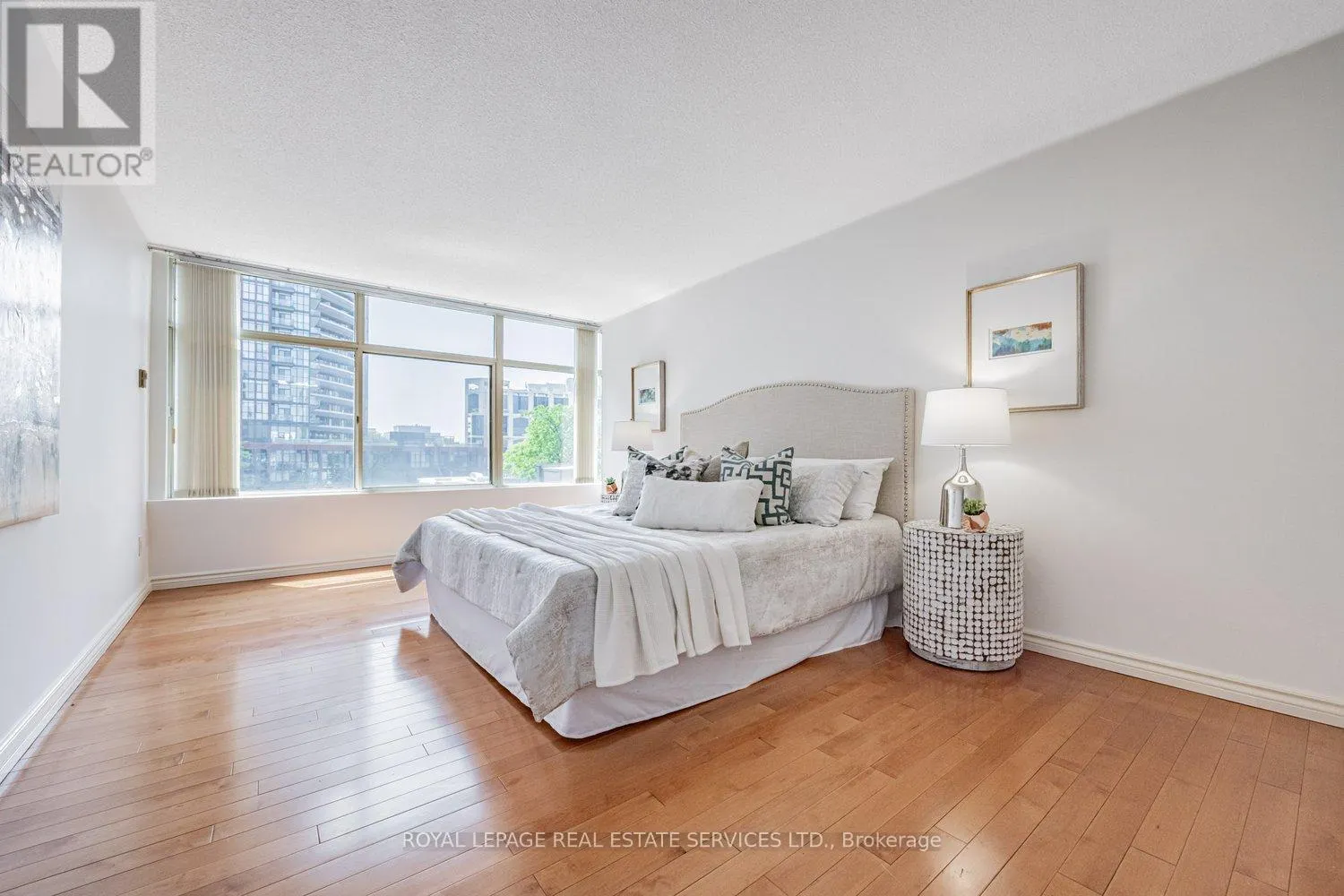 501 - 900 YONGE STREET