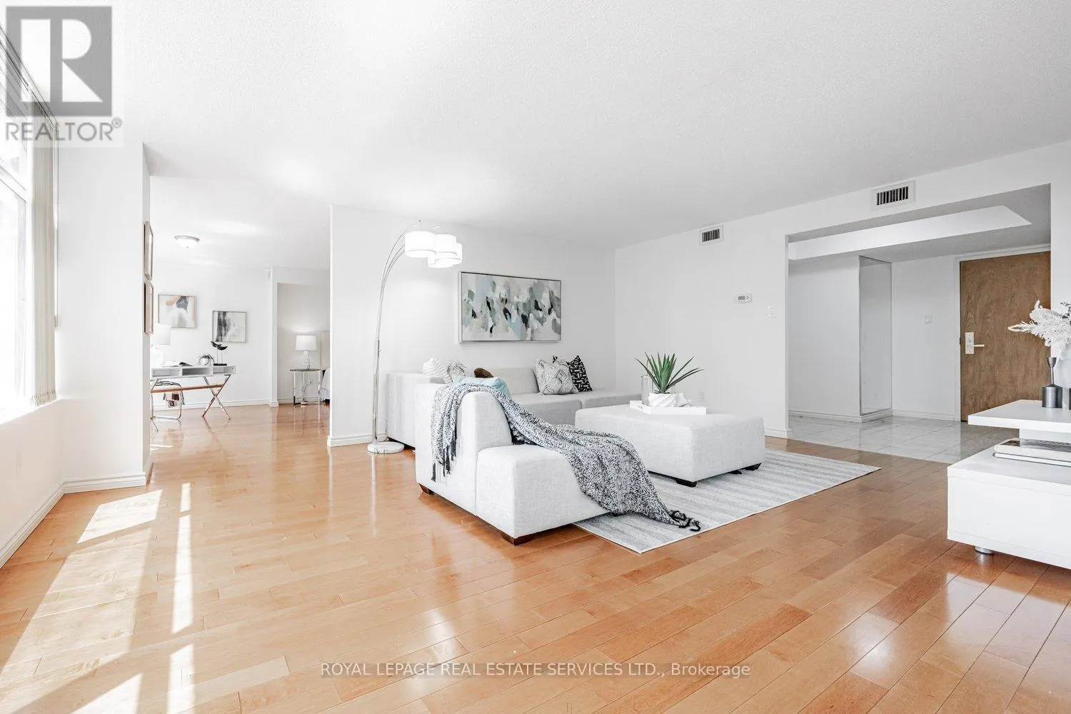 501 - 900 YONGE STREET