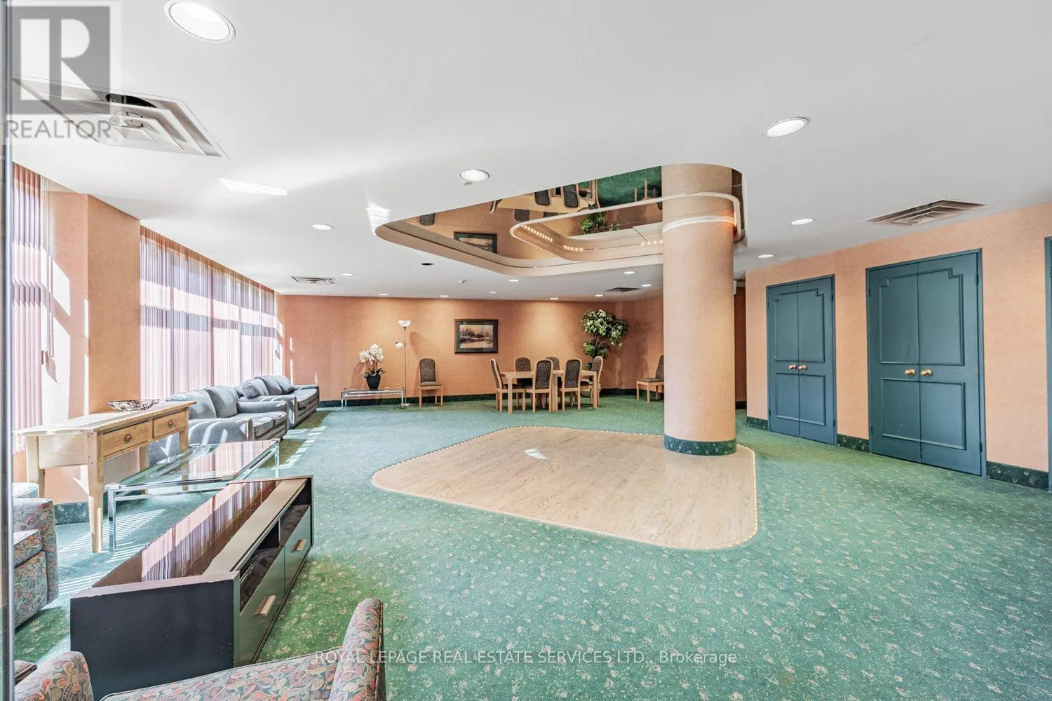 501 - 900 YONGE STREET