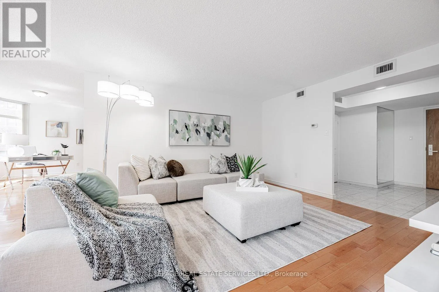 501 - 900 YONGE STREET