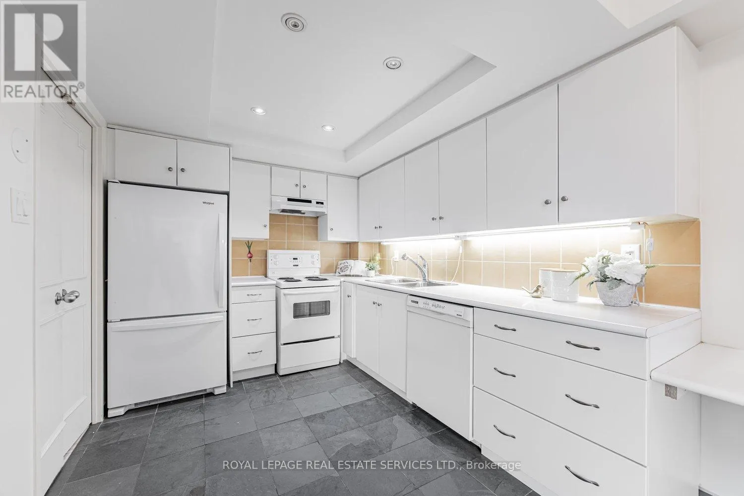 501 - 900 YONGE STREET