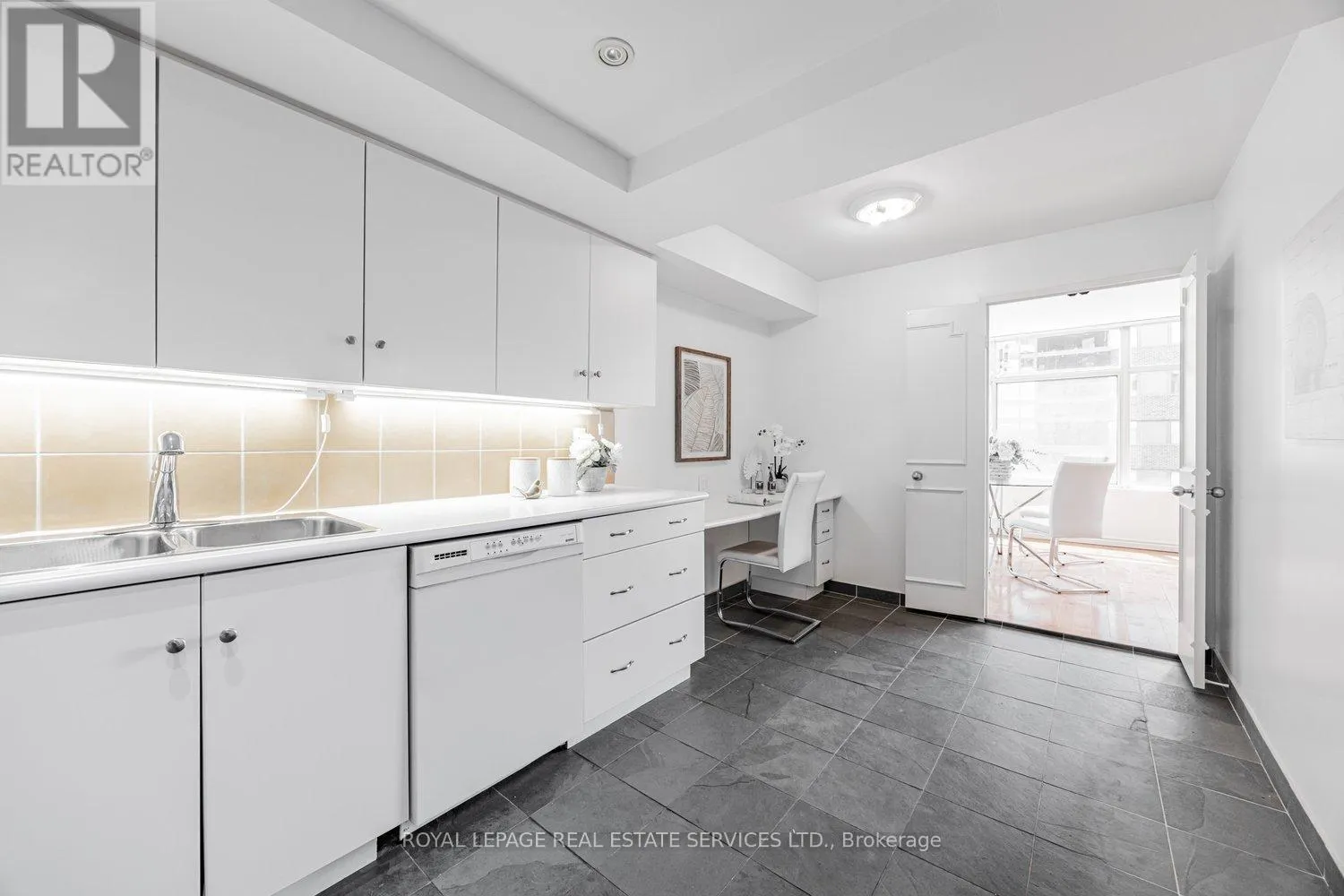 501 - 900 YONGE STREET