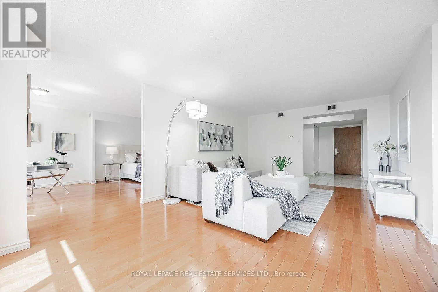 501 - 900 YONGE STREET