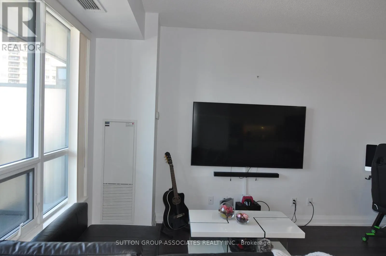 1303 - 2 ANNDALE DRIVE