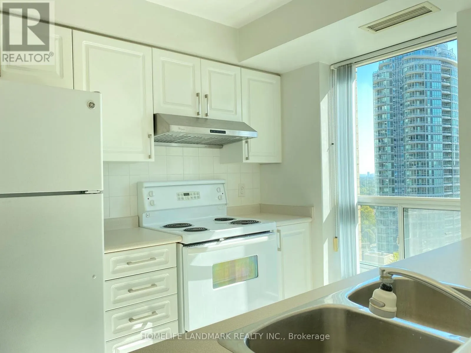 1811 - 22 OLIVE AVENUE