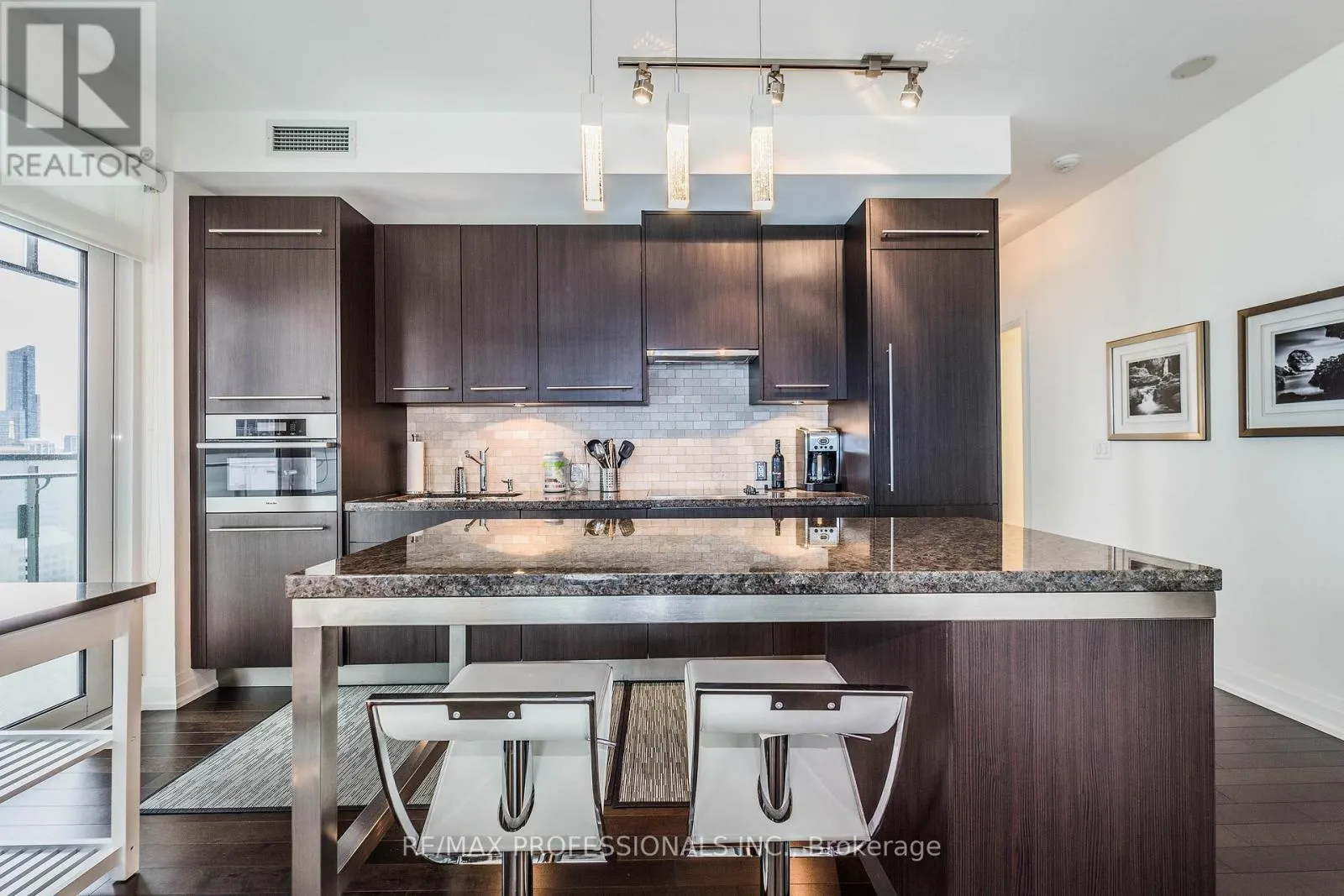 2606 - 80 JOHN STREET