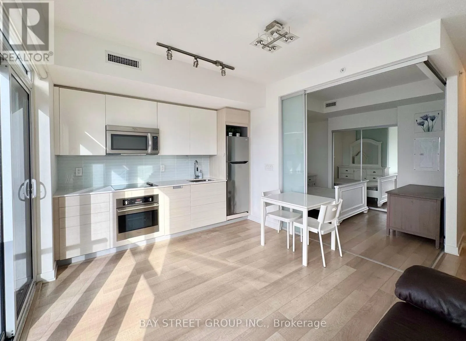2008 - 210 SIMCOE STREET