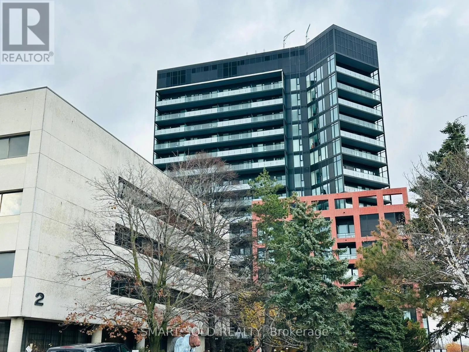 1608 - 8 TIPPETT ROAD