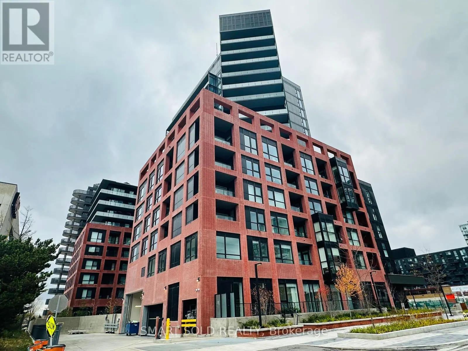 1608 - 8 TIPPETT ROAD