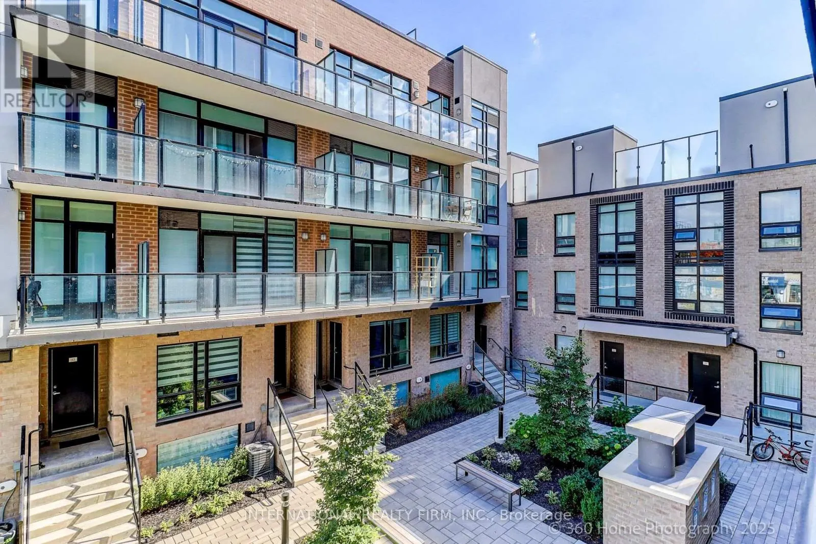 12 - 851 SHEPPARD AVENUE W