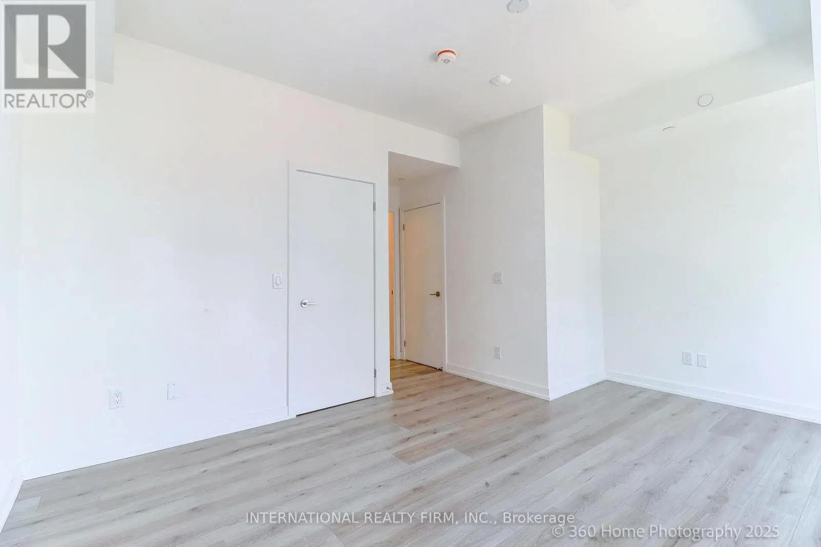 12 - 851 SHEPPARD AVENUE W
