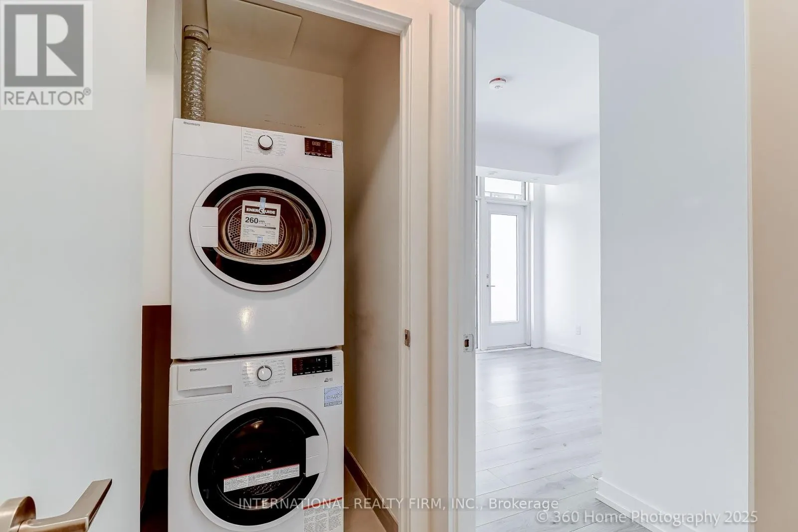 12 - 851 SHEPPARD AVENUE W