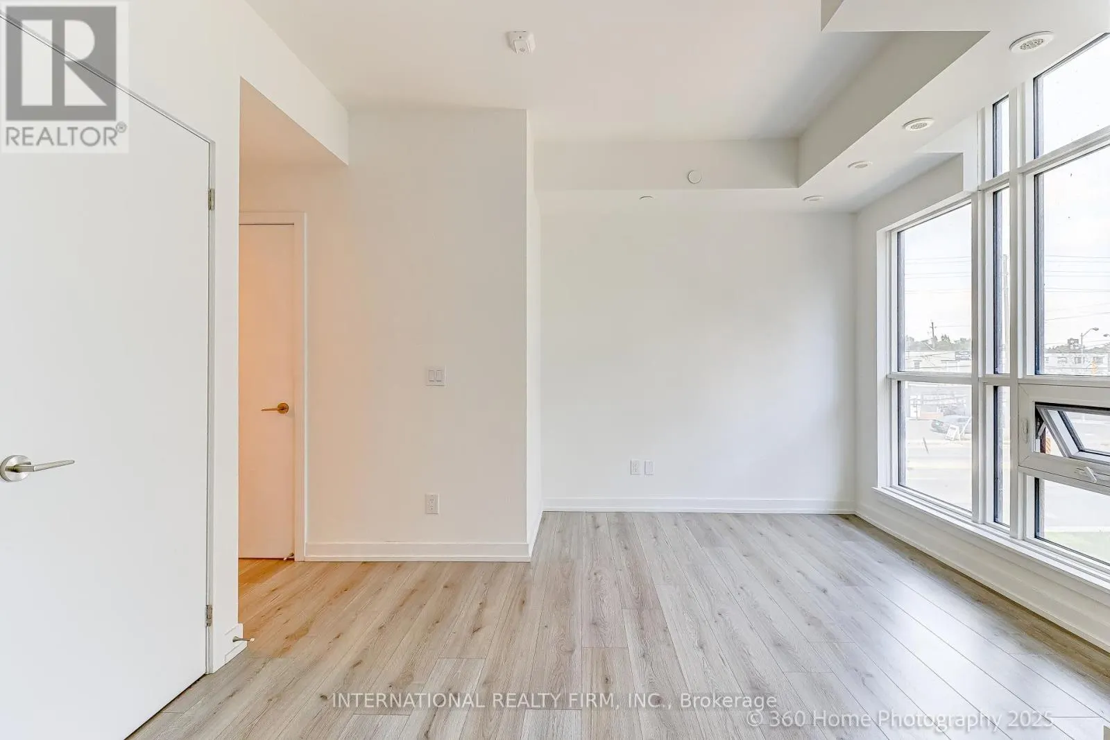 12 - 851 SHEPPARD AVENUE W