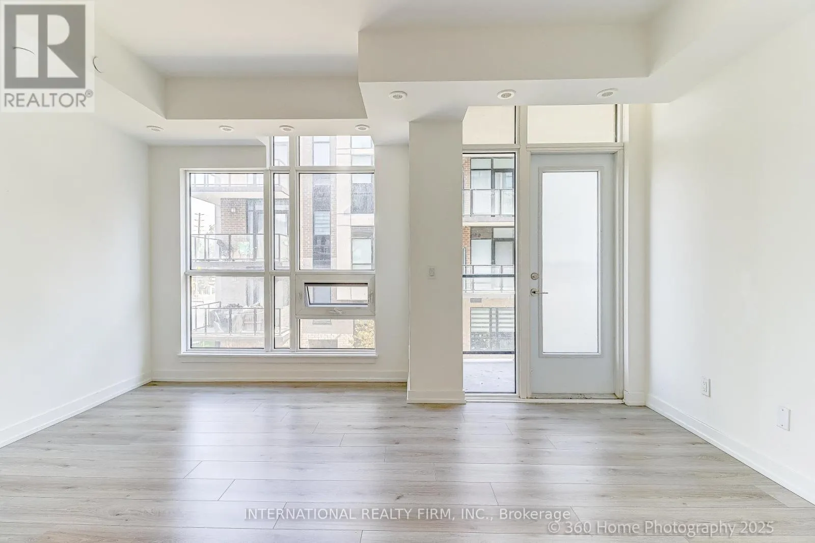 12 - 851 SHEPPARD AVENUE W