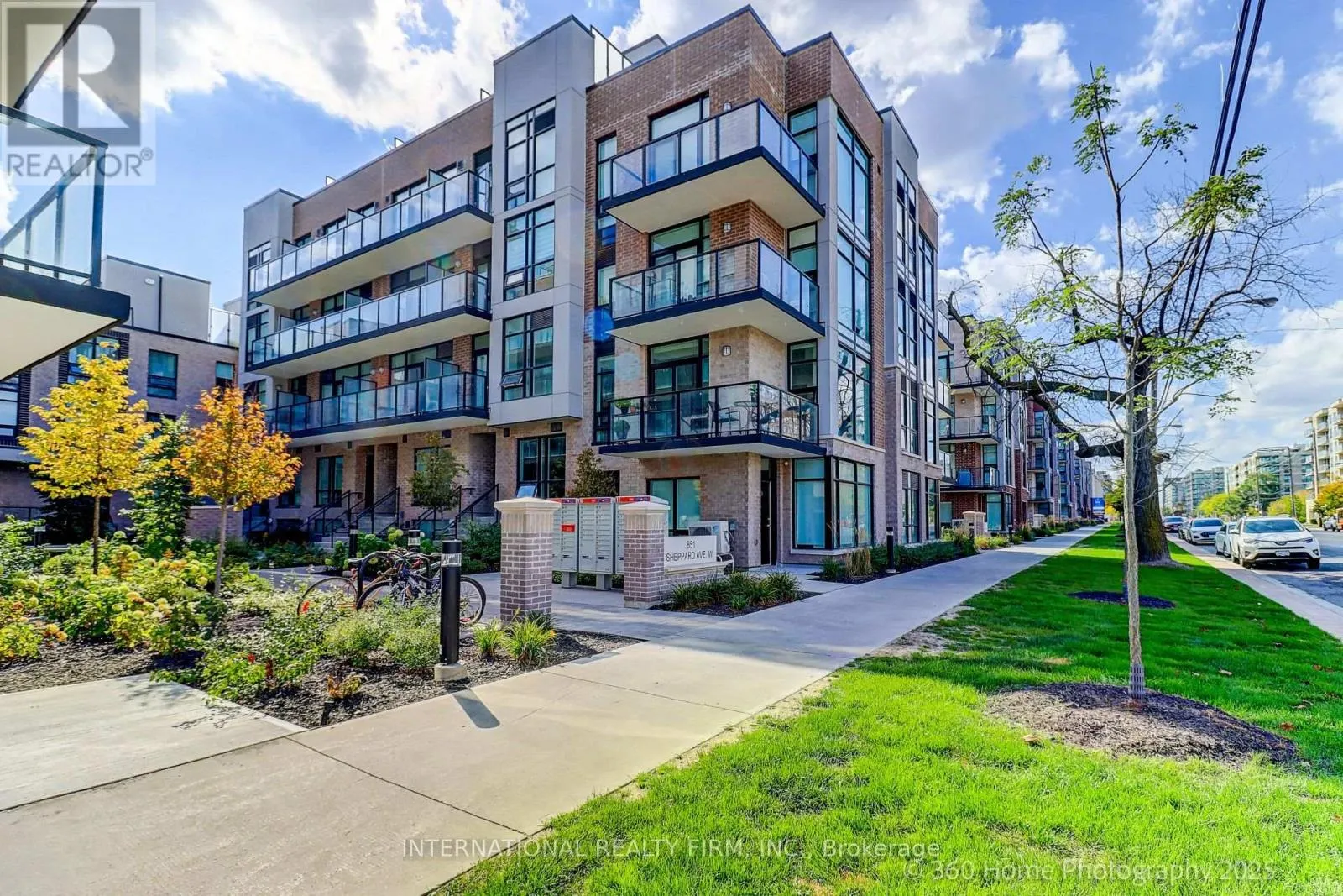 12 - 851 SHEPPARD AVENUE W