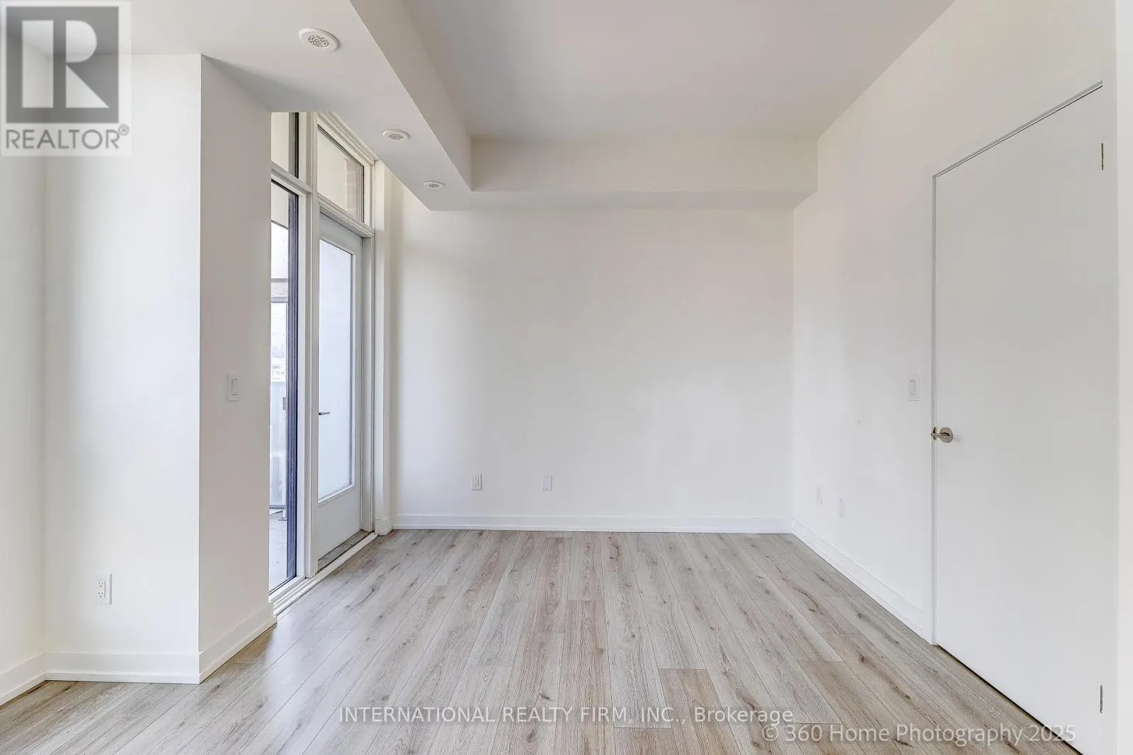 12 - 851 SHEPPARD AVENUE W