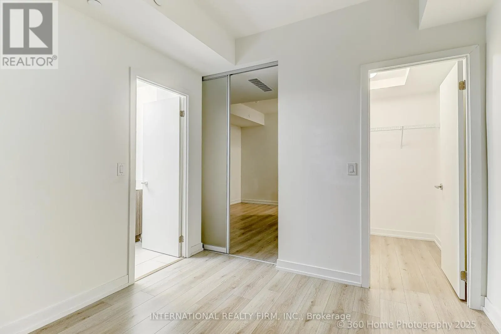 12 - 851 SHEPPARD AVENUE W