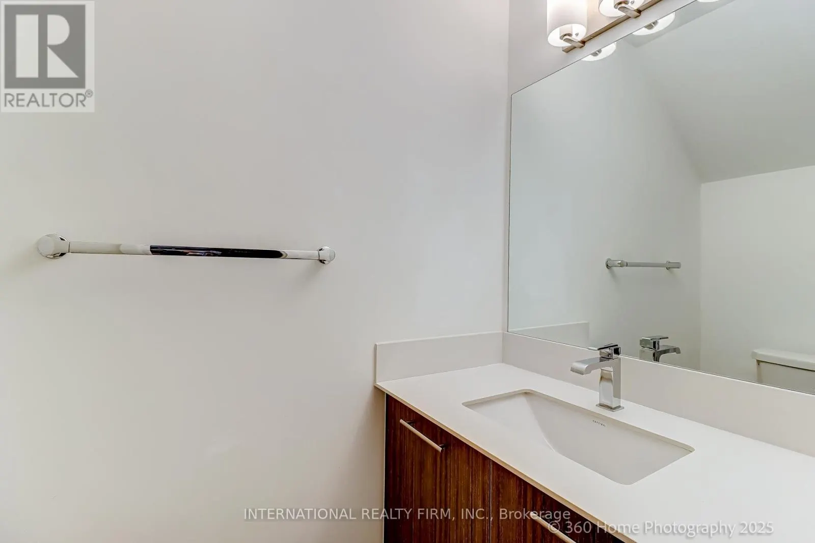 12 - 851 SHEPPARD AVENUE W