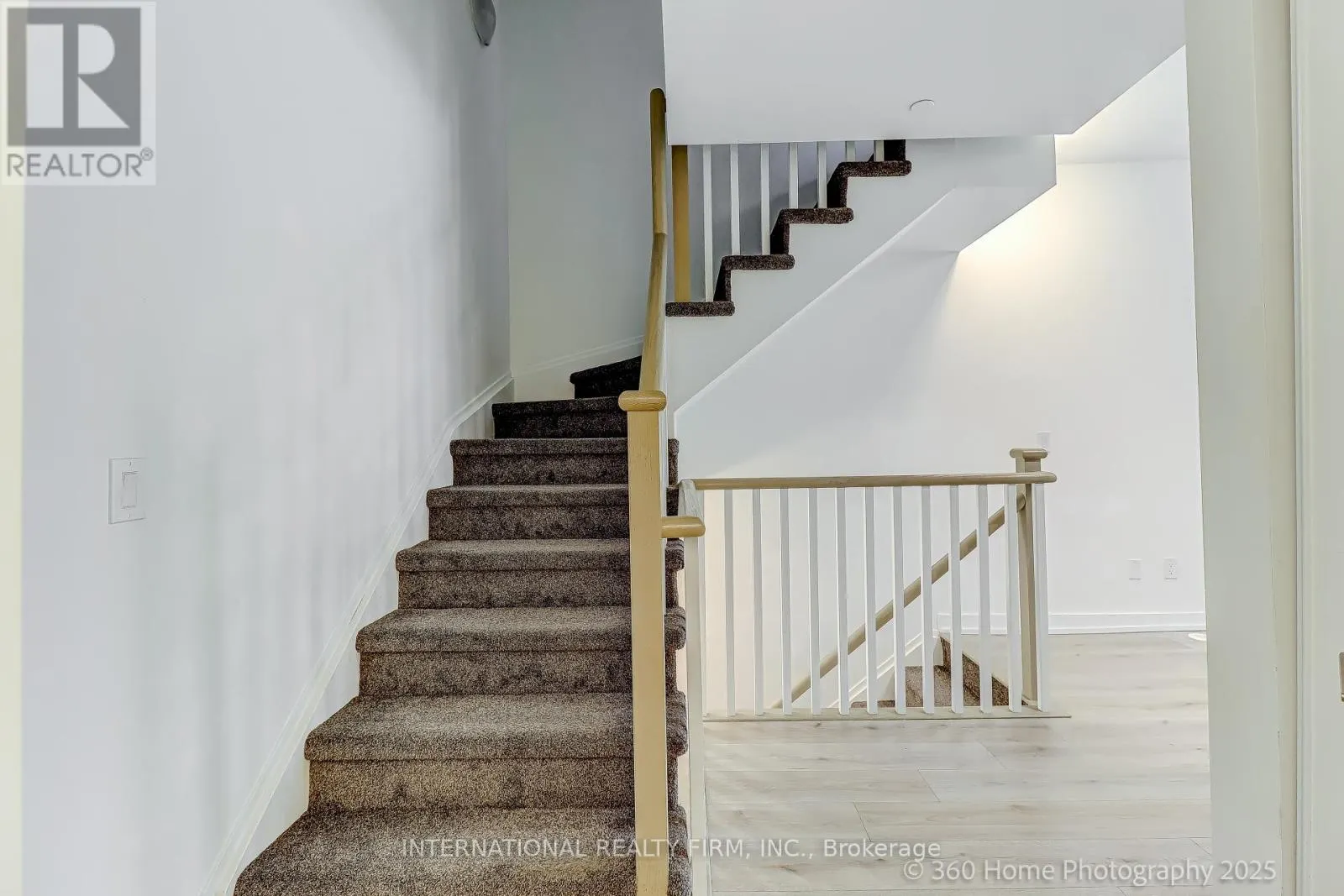 12 - 851 SHEPPARD AVENUE W
