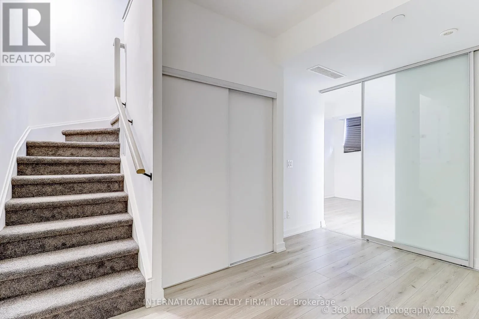 12 - 851 SHEPPARD AVENUE W