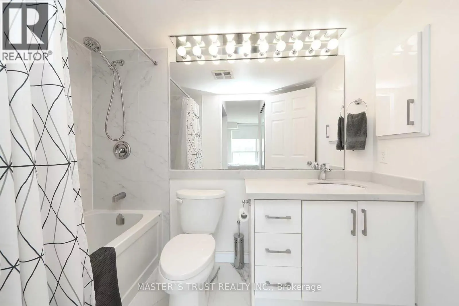 511 - 24 WELLESLEY STREET W