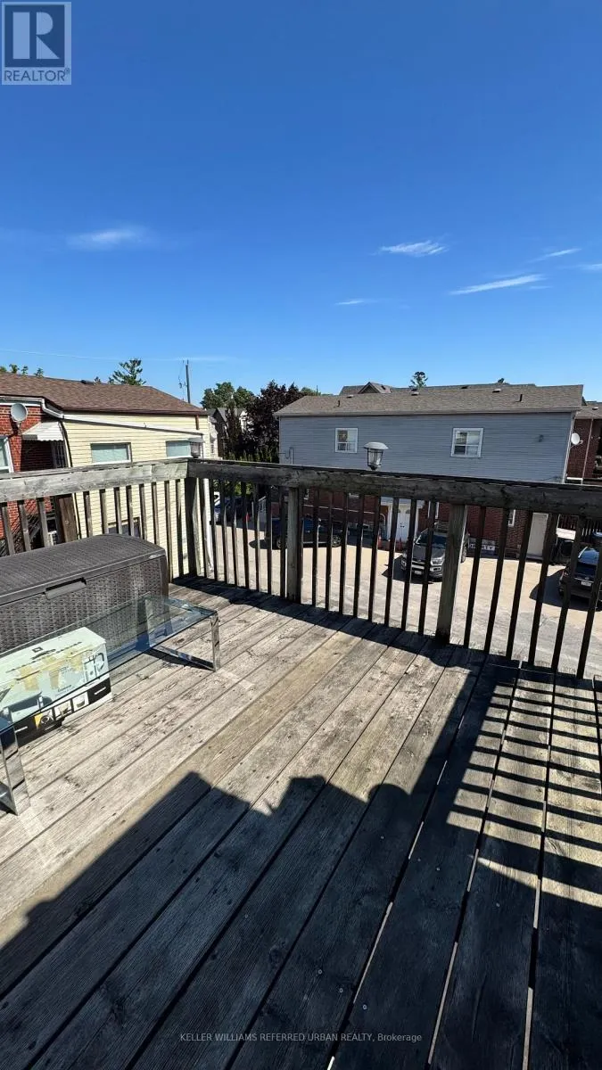 UPPER LEVEL - 2021 AVENUE ROAD