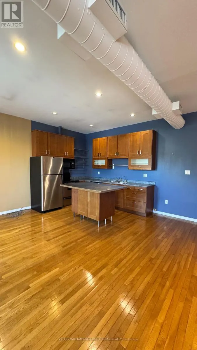 UPPER LEVEL - 2021 AVENUE ROAD